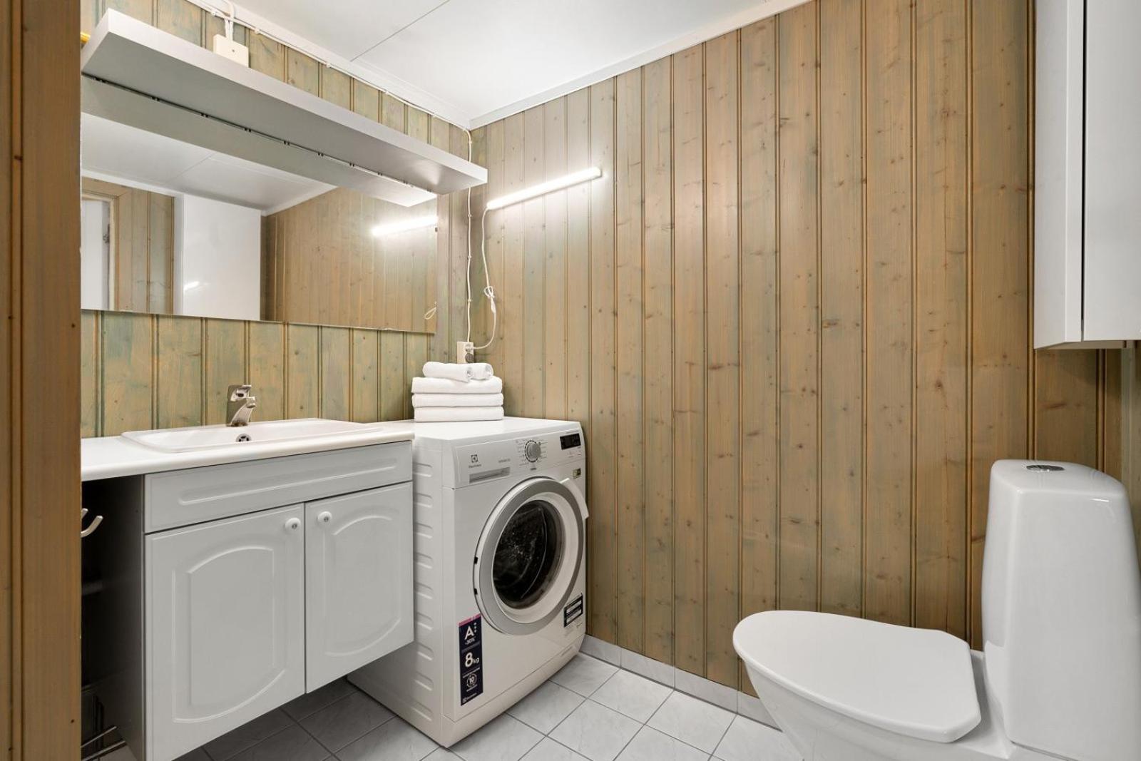 Room In Cozy Apartment 7 Min Walk From The City Center Tromsø Exteriér fotografie